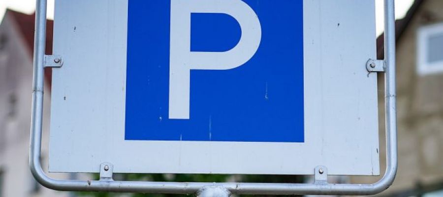 Parkschild - Bild von EM80 auf pixabay